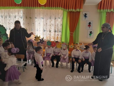 "Аналар мерекесі - әлемге нұрын шашады" ортаңғы топ "Күншуақ"